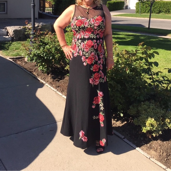 2 piece floral embroidered evening gown - Picture 3 of 3